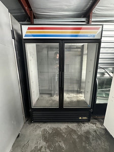 TRUE GDM-49F 2 DOOR USED REACH IN GLASS FREEZER MERCHANDISER